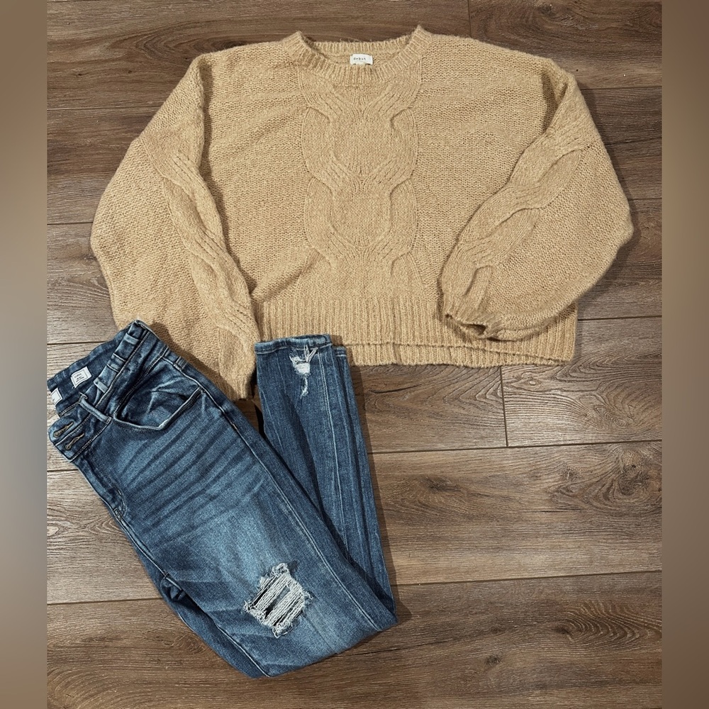 Debut sweater